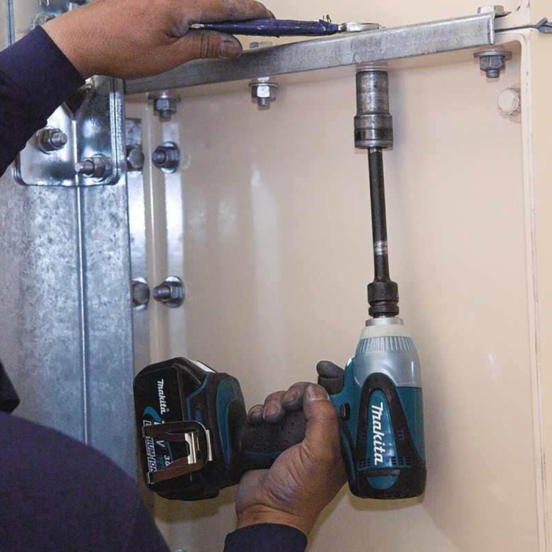 BOULONNEUSE A CHOC 18 V Li-Ion 4 AH 230 NM (1 MAKPAC + 2 BATTERIES + 1 CHARGEUR)