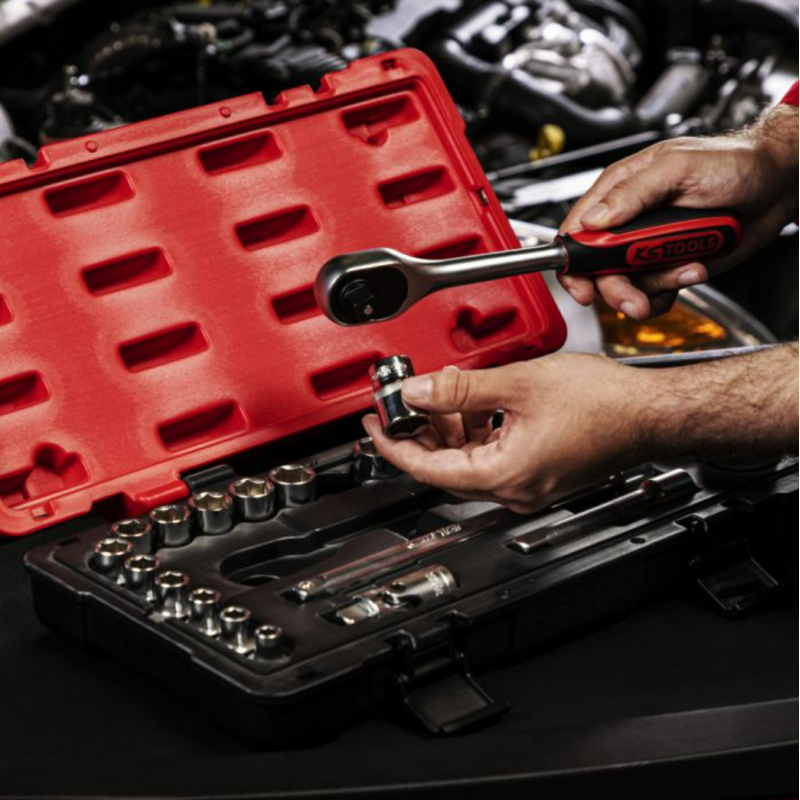 COFFRET DE DOUILLES ET ACCESSOIRE 24 PIECES 8 A 34 MM